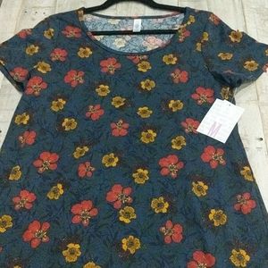 *BRAND NEW*LuLaRoe Medium Classic T